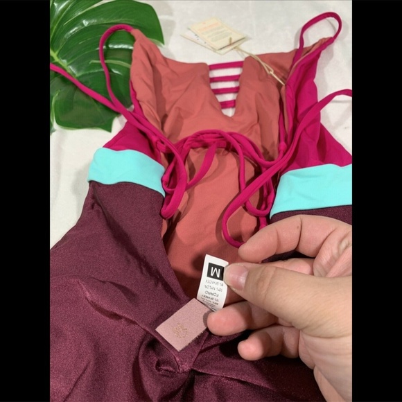 NWT $154 Maaji EverGreen Colorblock One-Piece‎ Swimsuit [SZ Medium ] - Picture 9 of 11